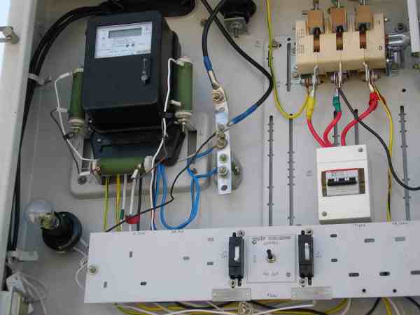 Электрический столб для дачи: правила установки и подключения