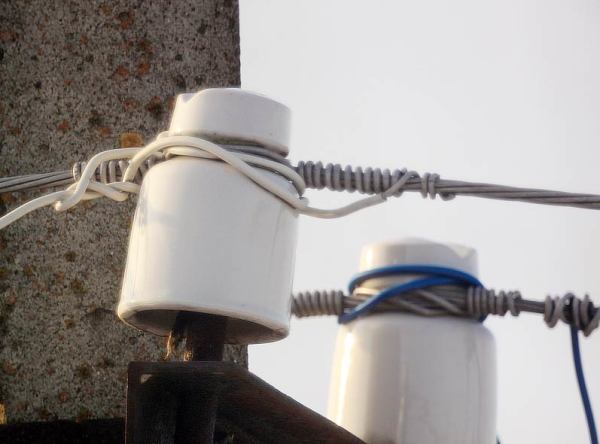 Электрический столб для дачи: правила установки и подключения