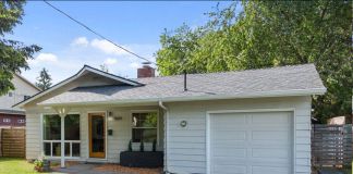 Небольшой дом с гаражом