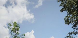 Дом с треугольной крышей