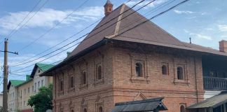 Музей-отель: Конь в пальто