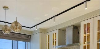 Кухня в классическом стиле в светлых тонах