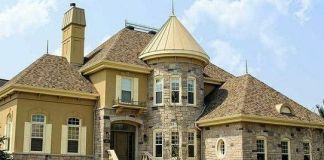 Дом в стиле замка