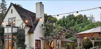 Уютный дворик