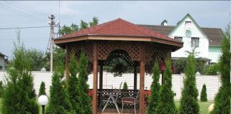 Участок с элементом декора