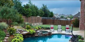 Бассейн во дворе