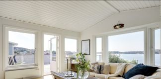 Интерьер дома на берегу