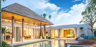 Бассейн рядом с домом