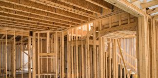 Какой утеплитель лучше выбрать для деревянного дома