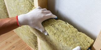 Какой утеплитель выбрать для стен каркасного дома